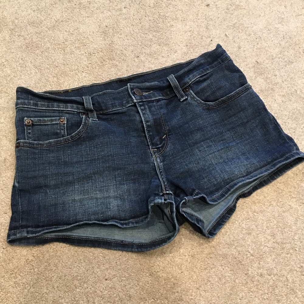 Levi’s short shorts